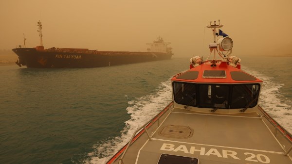 خلال التعامل 