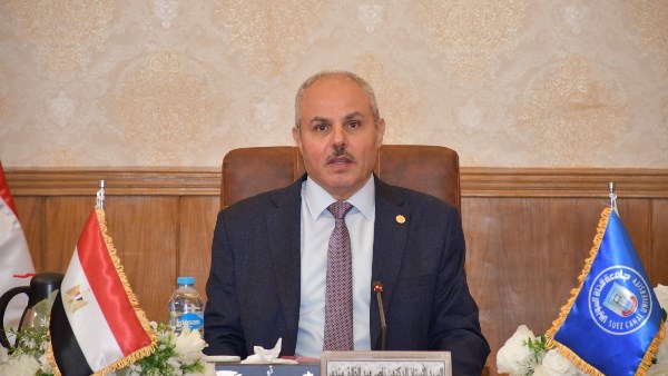 رئيس جامعة قناة السويس 
