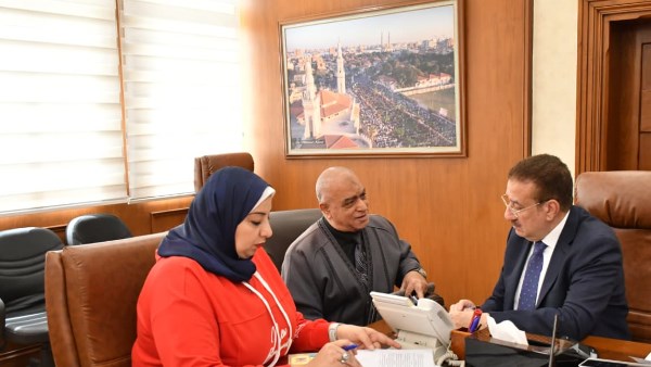 محافظ بورسعيد يعقد لقاءً