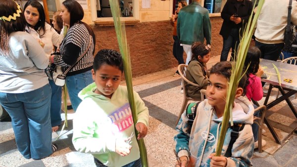 بهجة أحد الشعانين تزين كنيسة الأنبا بيشوي ببورسعيد