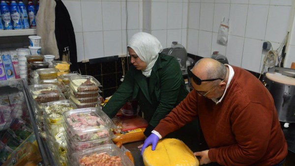 تموين بورسعيد يضبط كميات ضخمة من الأغذية الفاسدة بسلسلة سوبر ماركت