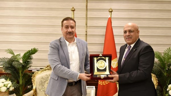 محافظ بورسعيد يلتقي مسئولي مصنع “نيرك” لإنتاج القطارات ويؤكد دعم المحافظة للصناعة الوطنية