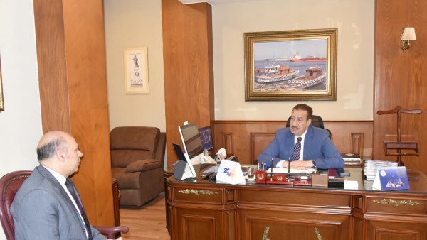 محافظ بورسعيد يتابع أزمة تكدس المواطنين بمكتب التأمينات