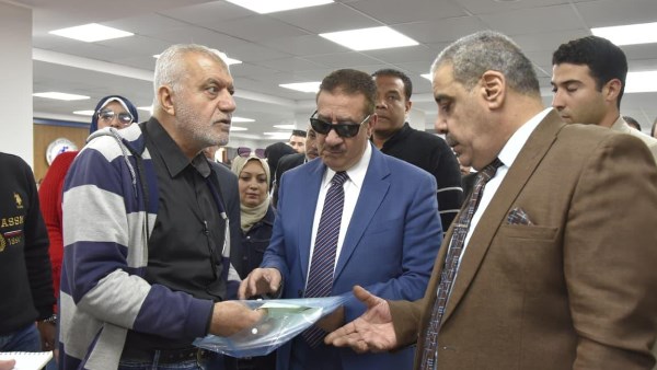محافظ بورسعيد يؤكد على المتابعة المستمرة لتشغيل السيستم بكفاءة في جميع المكاتب لمنع تكرار الزحام
