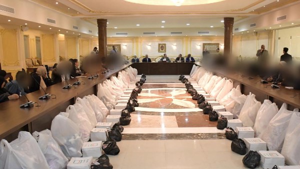مساعدات إنسانية تقدر بنحو 300 ألف جنيهٱ ..  محافظ بورسعيد يقدم للأسر الأولى بالرعاية مساعدات مالية و عينية تنوعت 