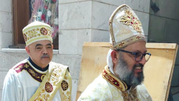 فرحة القيامة تُضيء كنائس بورسعيد.. إقبال كبير على قداس عيد القيامة بكنيسة الأنبا بيشوي