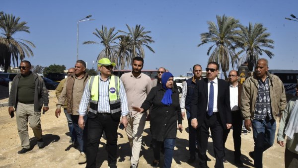 محافظ بورسعيد … استمرار أعمال رصف الطرق الداخلية بمنطقة النور بحي الضواحي