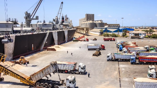 ميناء دمياط