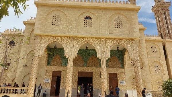 إحالة مفتش مسجد للتحقيق 