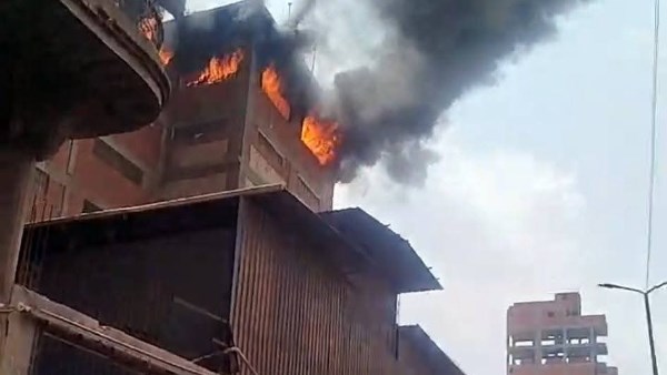 حريق هائل بمصنع  بالمحلة 