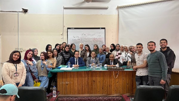 مناقشة مشروعات التخرج