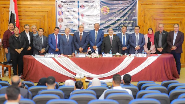 رئيس جامعة كفر الشيخ خلال المناقشة 