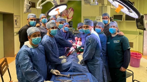 الفريق الطبي والجراحي