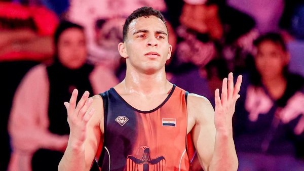 بطل المصارعة 