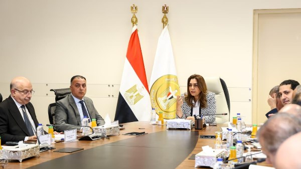 اجتماع وزيرة التنمية المحلية والبيئة 