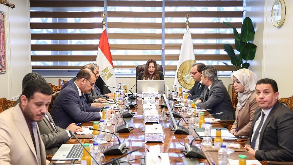 وزيرة التنمية المحلية والبيئة 