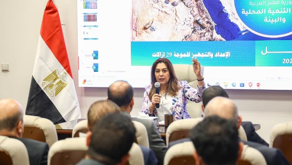 اجتماع وزيرة التنمية المحلية والبيئة 