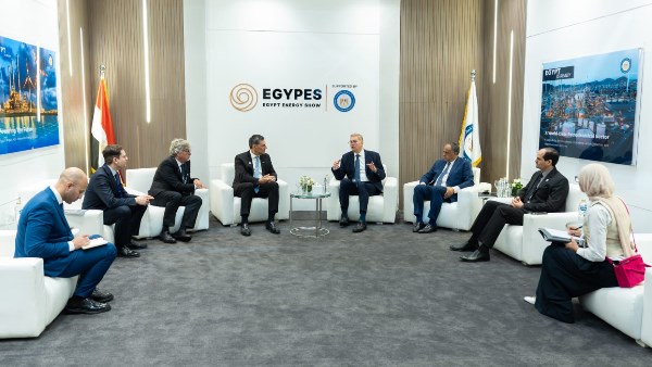 وزير البترول يبحث مع مسؤولي إنرجين اليونانية زيادة استثمارات الشركة 