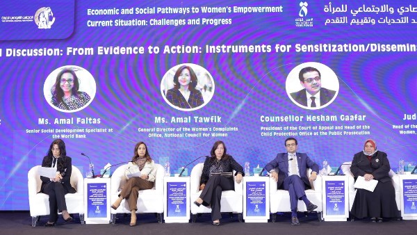 جلسة العمل الثالثة للقومي للمرأة