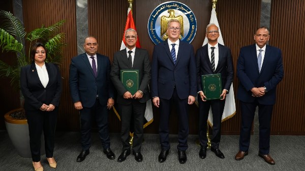 وزير البترول يشهد توقيع عقد توريد خام الفوسفات للمجمع الصناعي الجديد بالمنطقة الاقتصادية لقناة السويس