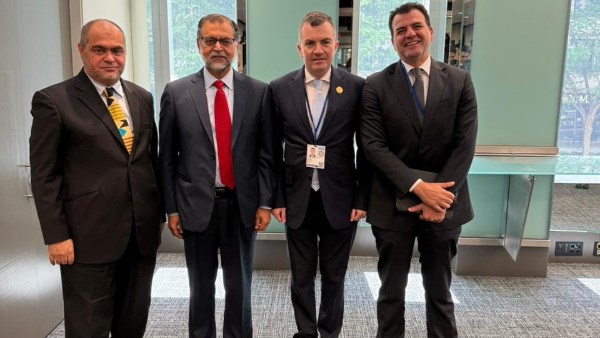 وزير التخطيط خلال اجتماع الربيع