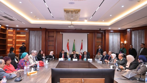 جانب من الاجتماع   