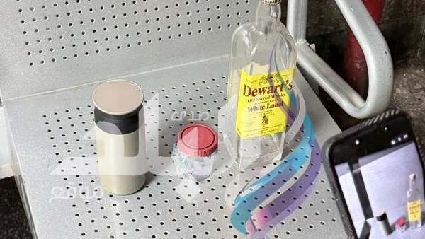 زجاجة الخمر