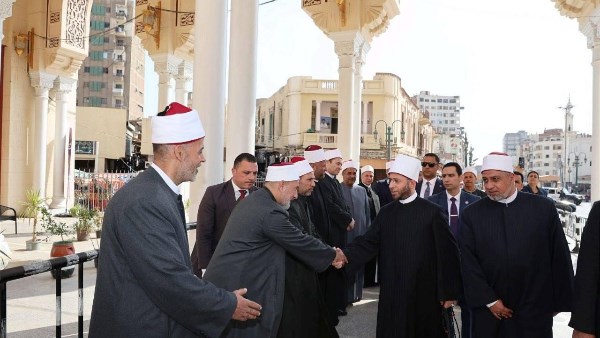 قيادات الأوقاف في استقبال الوزير 
