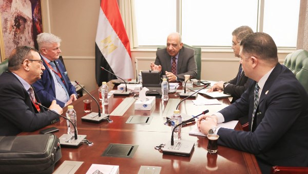 اجتماع وزير الكهرباء 