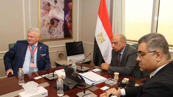 اجتماع وزير الكهرباء 