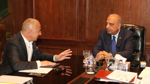 وزير الكهرباء  والسويدي