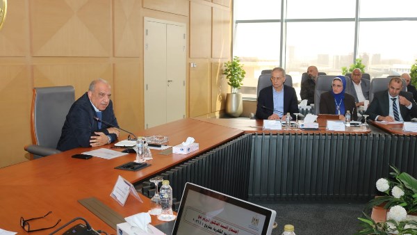 وزير الكهرباء  خلال الاجتماع