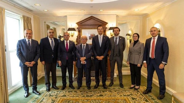 خلال الجلسة