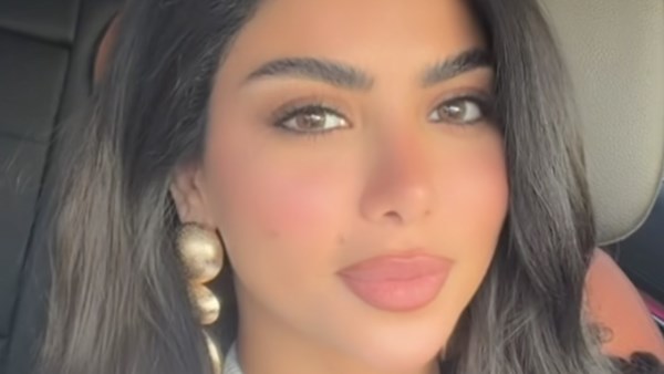 كارولين عزمي