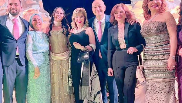 الهام شاهين مع العريس ووالديه الإعلاميين