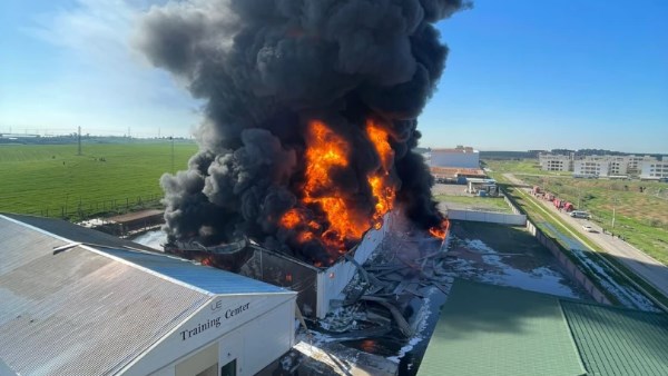 جانب من الحريق