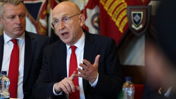 وزير الدفاع البريطاني 