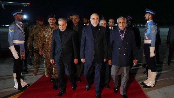 الوفد الإيراني في مفاوضات إسلام آباد 