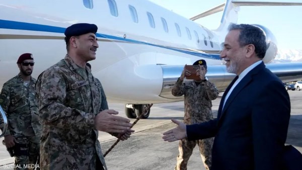 قائد الجيش الباكستاني وعراقجي 