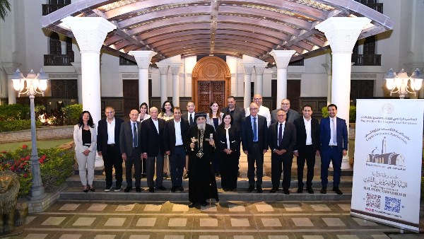 البابا تواضروس وأعضاء المكتب البابوي للمشروعات 