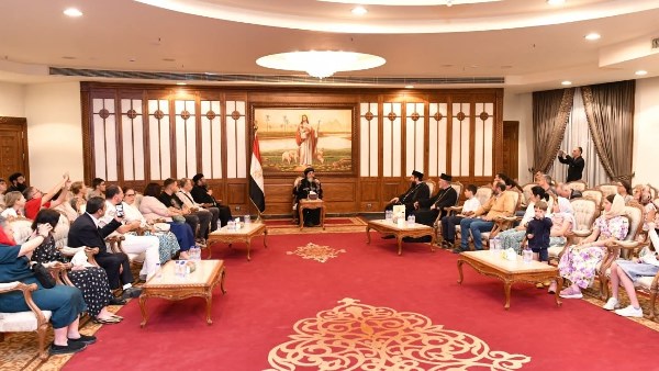 البابا تواضروس يستقبل وفد من كنيسة رومانيا