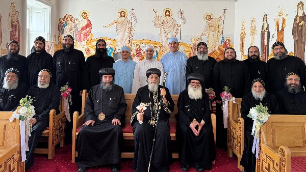 البابا تواضروس والآباء الرهبان 