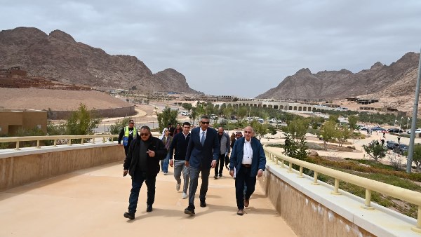 المحافظ خلال تفقد مشروع التجلي الأعظم 