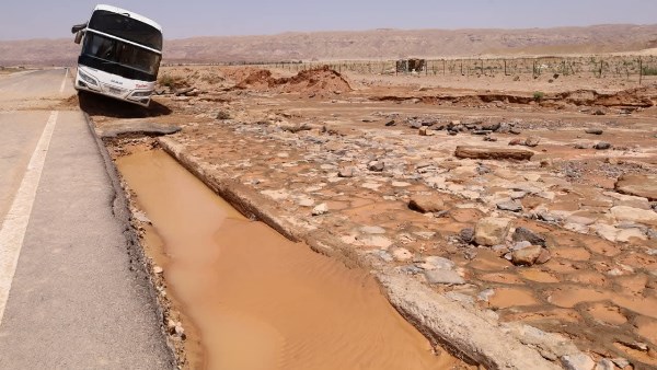 إزالة آثار السيل بسانت كاترين 