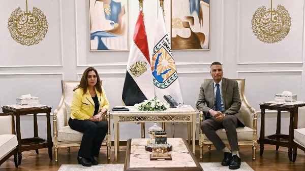 اجتماع المحافظ مع وزيرة التنمية المحلية والبيئة 