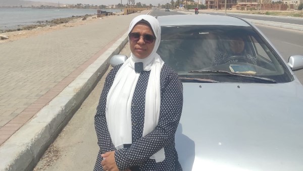 السيدة فاطمة عبد الحميد اول مدربة قيادة سيارة للسيدات 