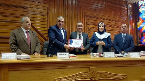 تكريم بالجامعة 