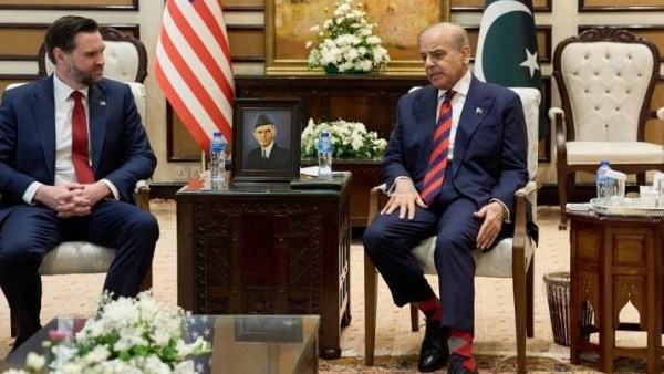 شهباز شريف مع جي دي فانس