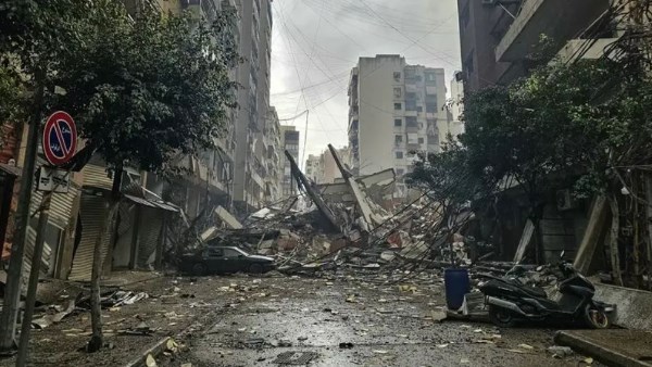 حطام مبنى نتيجة غارة للاحتلال على لبنان