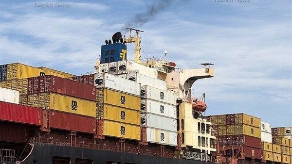 أعلنت القوات البحرية التابعة للحرس الثوري أنها تحتجز سفينتي حاويات مرتبطتين بإسرائيل قرب مضيق هرمز، وفق ما ذكر إعلام إيراني.